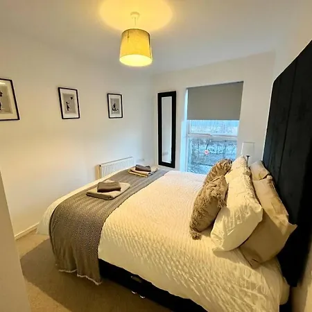 Apartment Etihad Fc 2br With Water View Manchester