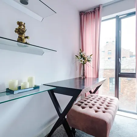Stylish 2 Bed In * Манчестер