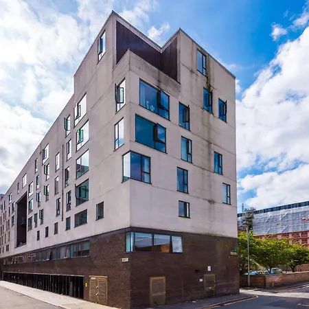 Stylish 2 Bed In *