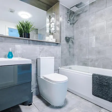 Stylish 2 Bed In *
