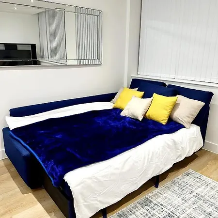 1 Bed Near Old Trafford With Free Car Park *