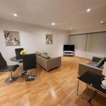 Amazing 1 Bedroom Lejlighed *