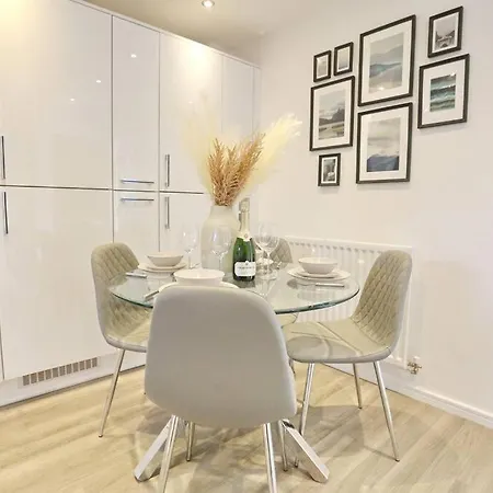 別荘 Luxurious Townhouse In