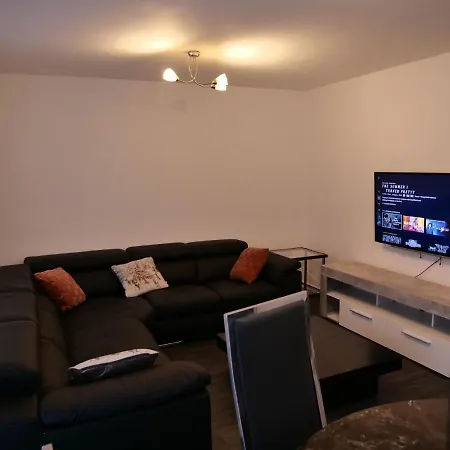 Spacious 4 Bed House, Sleep 8 Short & Long Stay, Free Parking ,5min Drive From Man Stadium