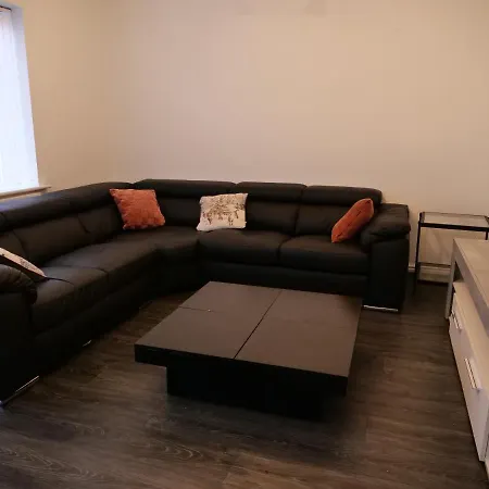 Spacious 4 Bed House, Sleep 8 Short & Long Stay, Free Parking ,5min Drive From Man Stadium