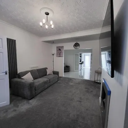 Serene 3br With Free Parking Tatil Evi