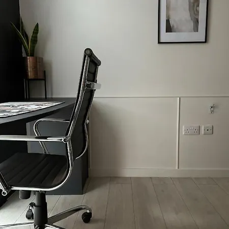 Riverside Wharf - Free Parking, Business, Couples & Families