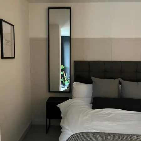 Riverside Wharf - Free Parking, Business, Couples & Families *