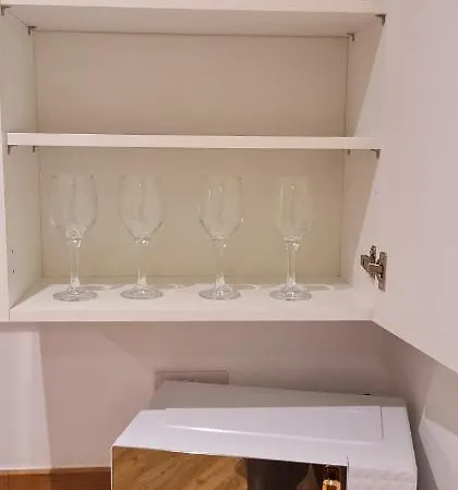 2 Bed Manchaster With Private Entrance דירה