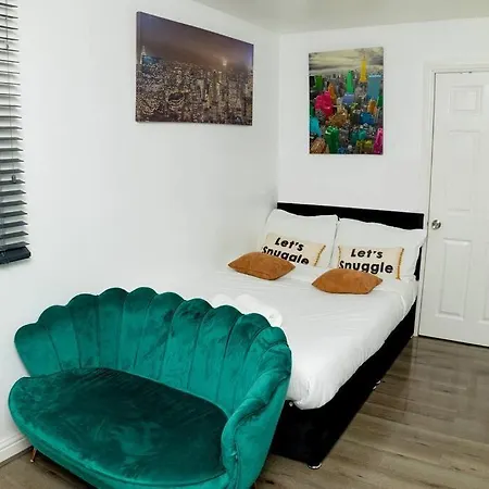 Cosy Haven For Two *