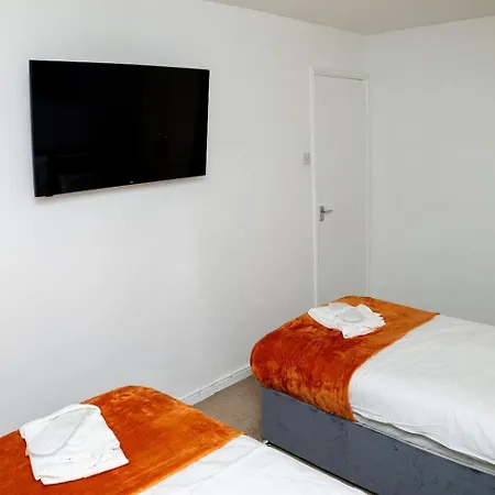 Dynasty - Alison Kelly Close * Μάντσεστερ