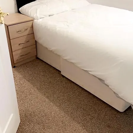 アパート 2 Bedroom With Free Parking Wi-fi, Very Close To Ao Arena & Centre *