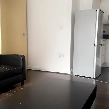2 Bedroom Apartment, Free Parking & Wifi Near City Centre Mánchester