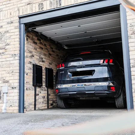 Beautifully Fab 3 Bedroom 4 Beds New 8 Guests Stretford Trafford Semesterbostad Manchester