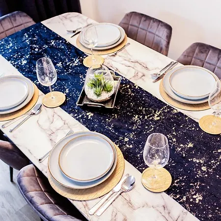 Beautifully Fab 3 Bedroom 4 Beds New 8 Guests Stretford Trafford *