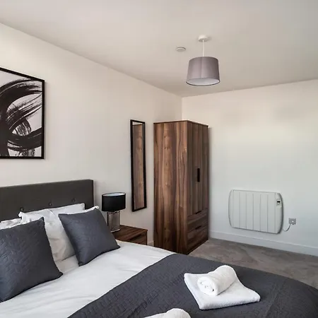 Modern & Bright 2 Bed By Old Trafford