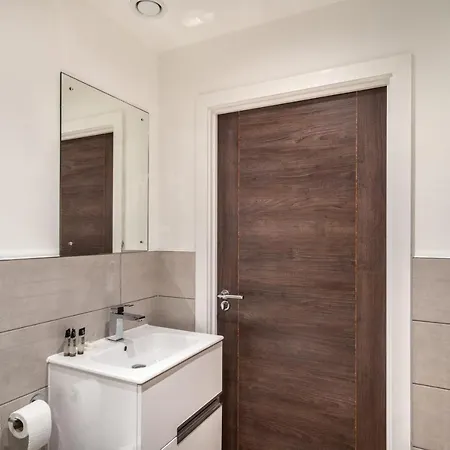 Modern & Bright 2 Bed By Old Trafford * Manchester