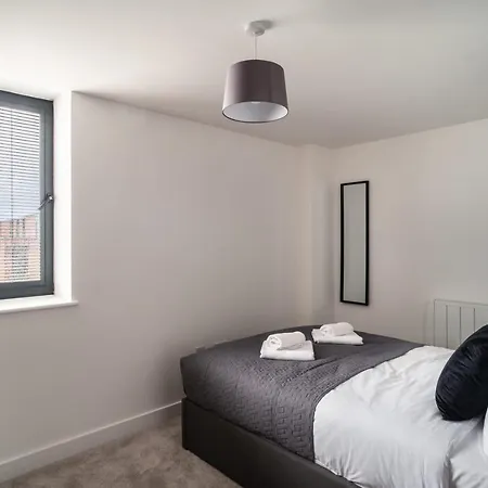 Modern & Bright 2 Bed By Old Trafford Manchester
