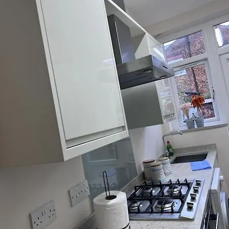 Awesome 4 Bed House In Prázdninový dům *