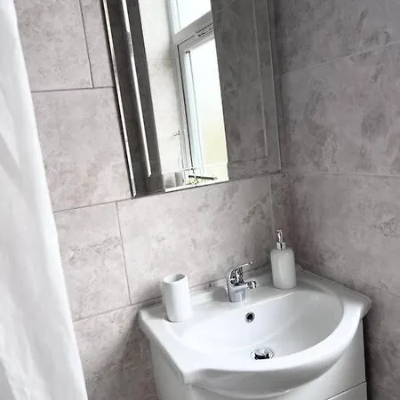 Awesome 4 Bed House In