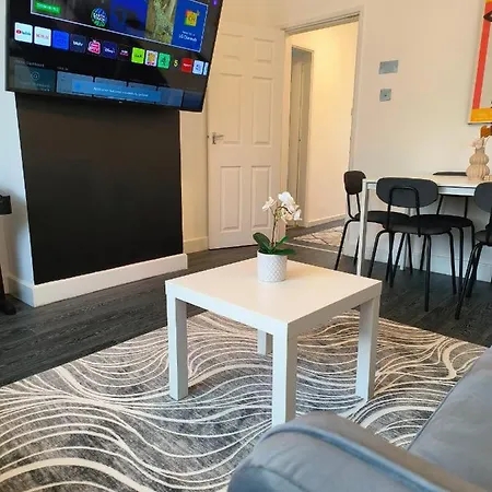 Modern Fully Furnished 3 Bedroom House *
