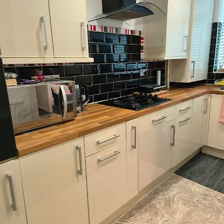 Modern Fully Furnished 3 Bedroom House Holiday home