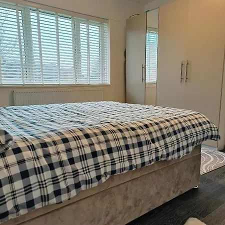 Modern Fully Furnished 3 Bedroom House *