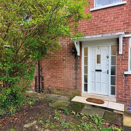 Modern Fully Furnished 3 Bedroom House Manchester