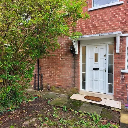 Modern Fully Furnished 3 Bedroom House Manchester