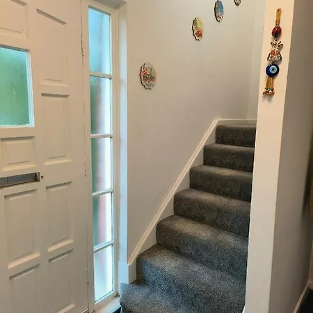 Modern Fully Furnished 3 Bedroom House Nyaraló