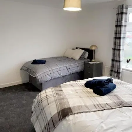 Elegant Ellesmere, Comfortable, Budget, Friendly Konukevi Manchester