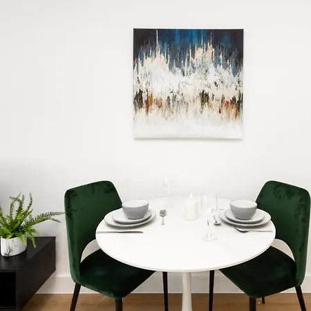 Stylish Overlooking Old Trafford *