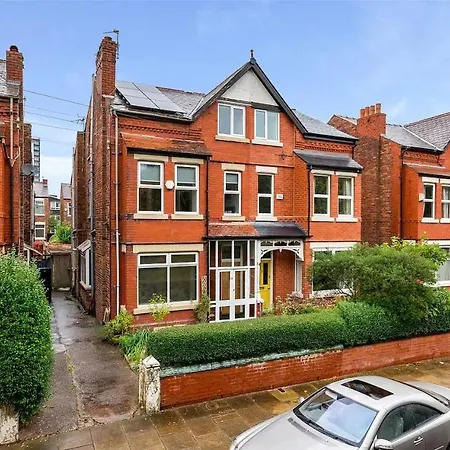Pass The Keys Old Trafford 4-bedroom Retreat Near United & Centre - Family-friendly Feriehus Manchester
