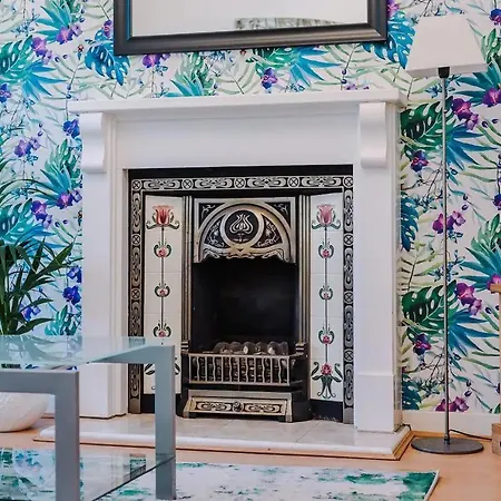 Pass The Keys Old Trafford 4-bedroom Retreat Near United & Centre - Family-friendly *