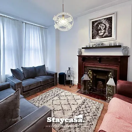 Homely 4-bedroom House 3* Manchester