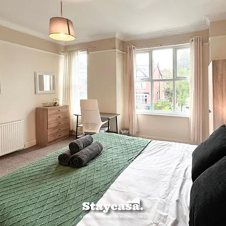 Homely 4-bedroom House 3* Manchester
