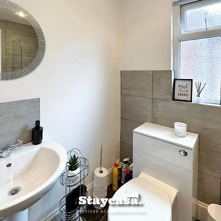 Hotel Homely 4-bedroom House Manchester