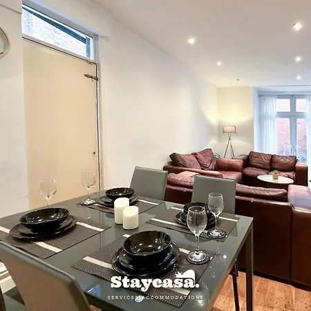 Homely 4-bedroom House Hotel Manchester