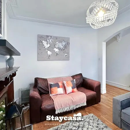 Homely 4-bedroom House Manchester