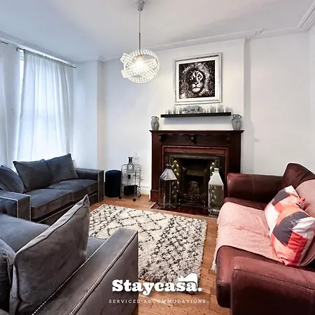 Homely 4-bedroom House 3* Manchester
