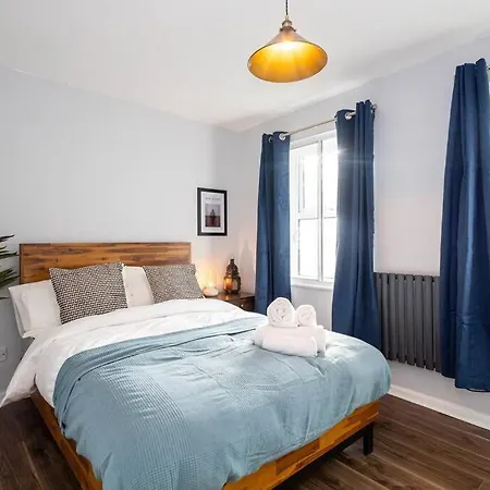 Modern 2 Bedroom With Free Parking
