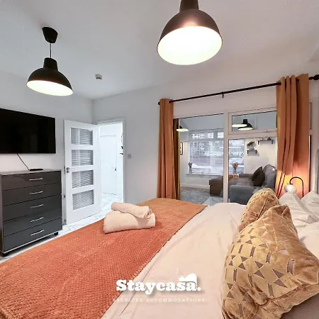 Hidden Oasis 7minute To With Street Parking * Manchester