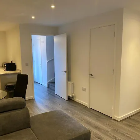 Stan Luxury * Manchester