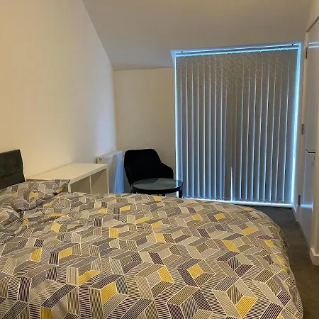 Stan Luxury * Manchester