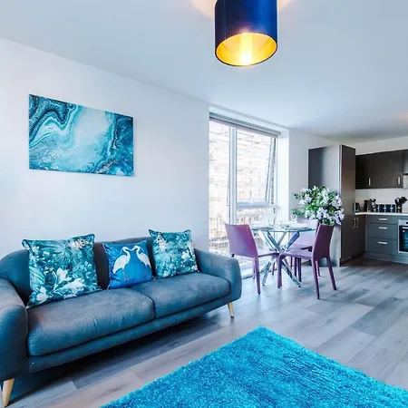 Spacious 3-bedroom In With Private Rooftop Terrace & Stunning Views Appartement Manchester