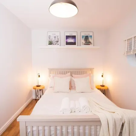 アパート Beautiful West Didsbury 4br マンチェスター