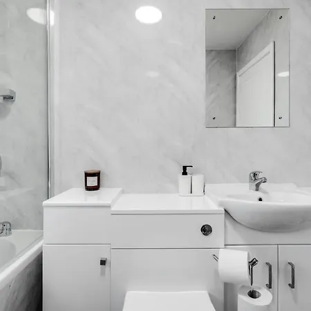 Stylish 4bd - Coop Live - Etihad - Parking - Ev