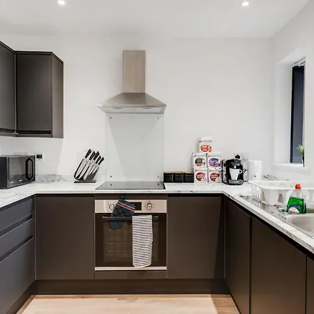 Nyaraló Stylish 4bd - Coop Live - Etihad - Parking *