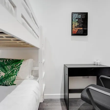 Stylish 4bd - Coop Live - Etihad - Parking - Ev