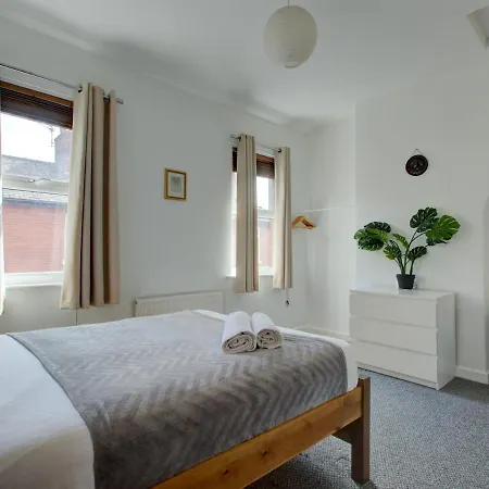 Pass The Keys Colourful Sleeps 6 فندق مانشستر